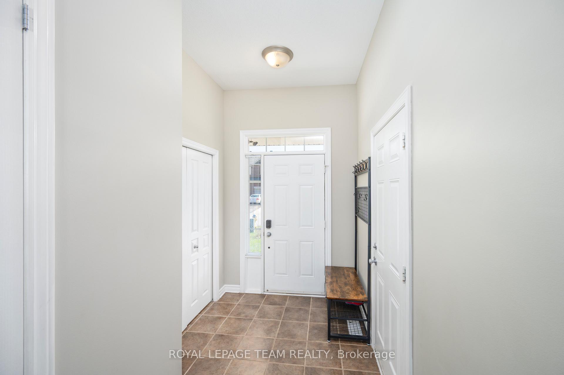 Photo 3 of 1431 Comfrey Crescent, Ottawa, Notting Hill/Summerside — HOMEH