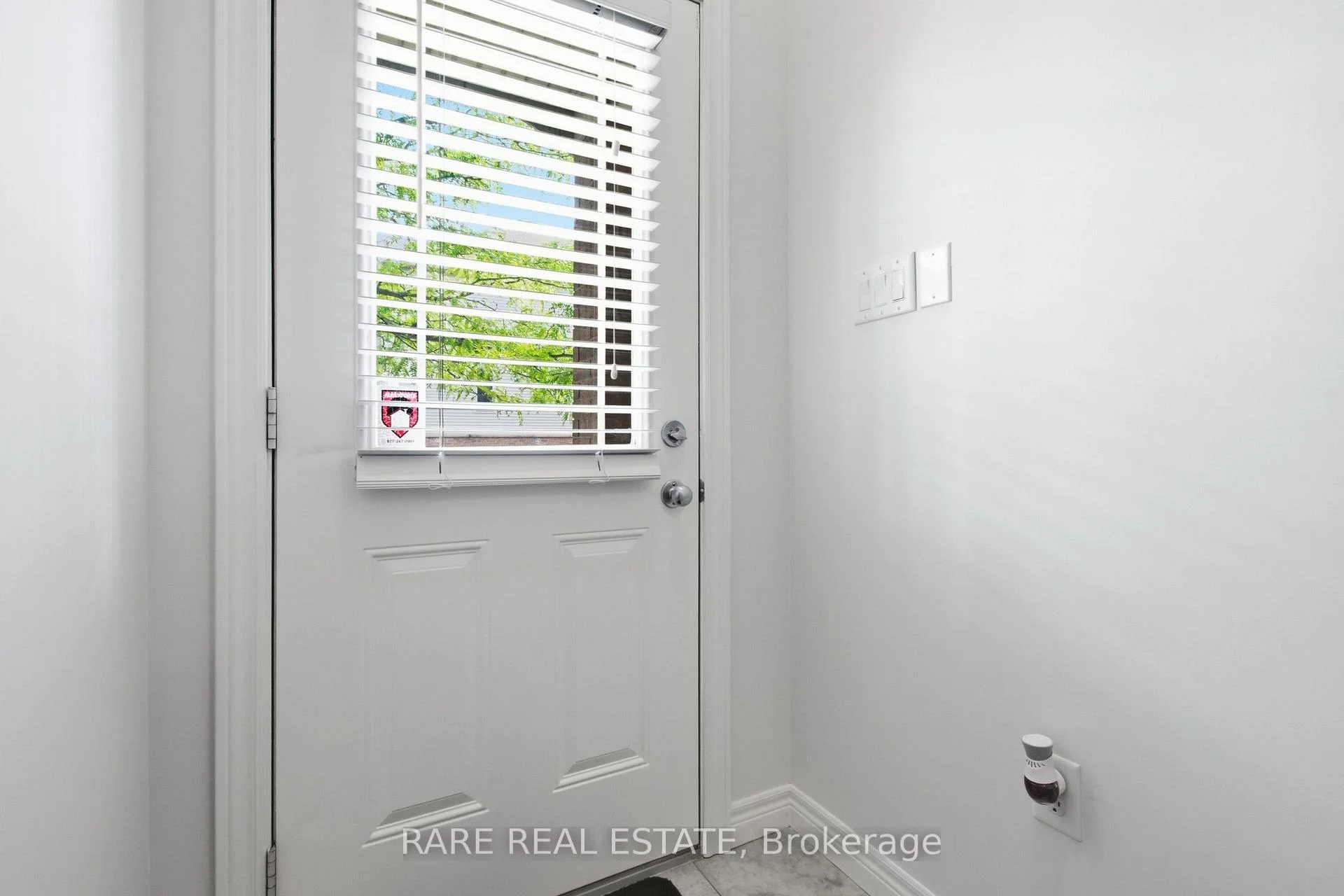 Photo 8 of Unit 5, 25 Viking Drive, Hamilton, Binbrook — HOMEH