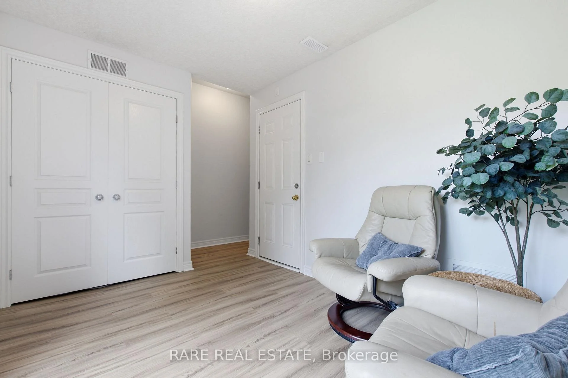 Photo 40 of Unit 5, 25 Viking Drive, Hamilton, Binbrook — HOMEH