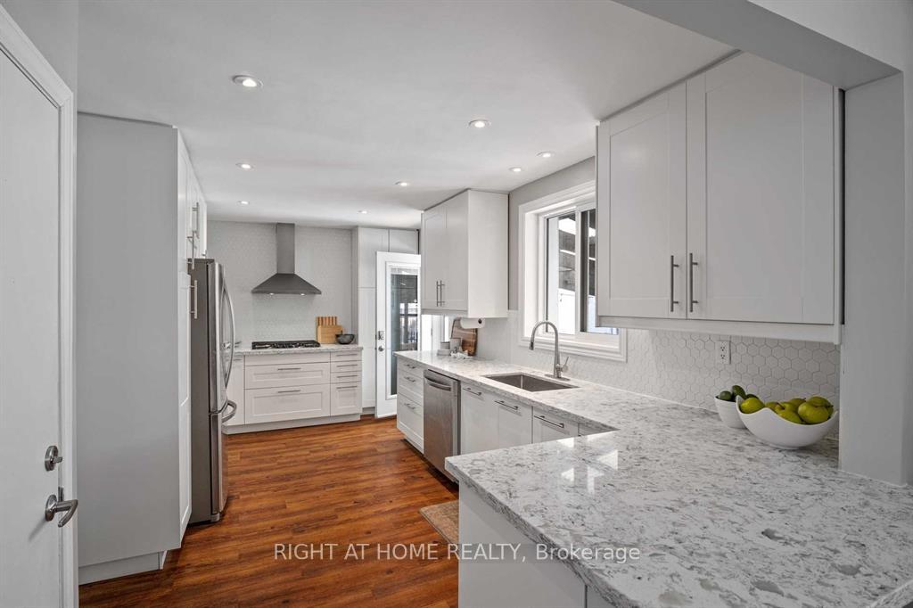 Photo 11 of 48 Jopling Avenue N, Etobicoke, Islington-City Centre West — HOMEH