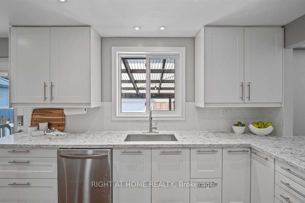 Photo 13 of 48 Jopling Avenue N, Etobicoke, Islington-City Centre West — HOMEH