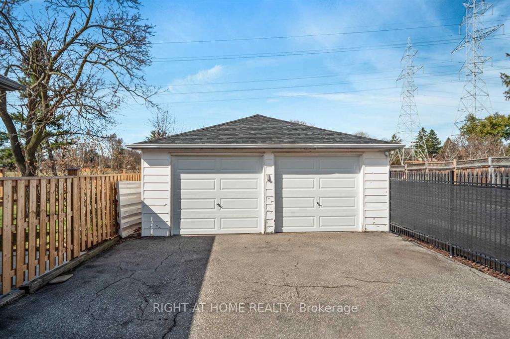 Photo 23 of 48 Jopling Avenue N, Etobicoke, Islington-City Centre West — HOMEH