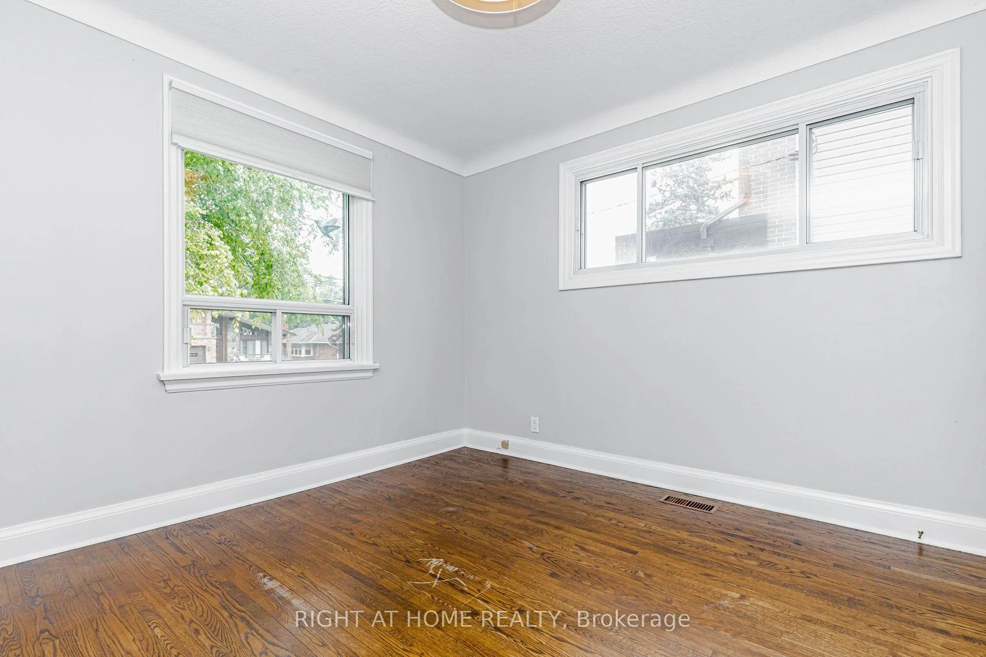 Photo 8 of 48 Jopling Avenue N, Etobicoke, Islington-City Centre West — HOMEH