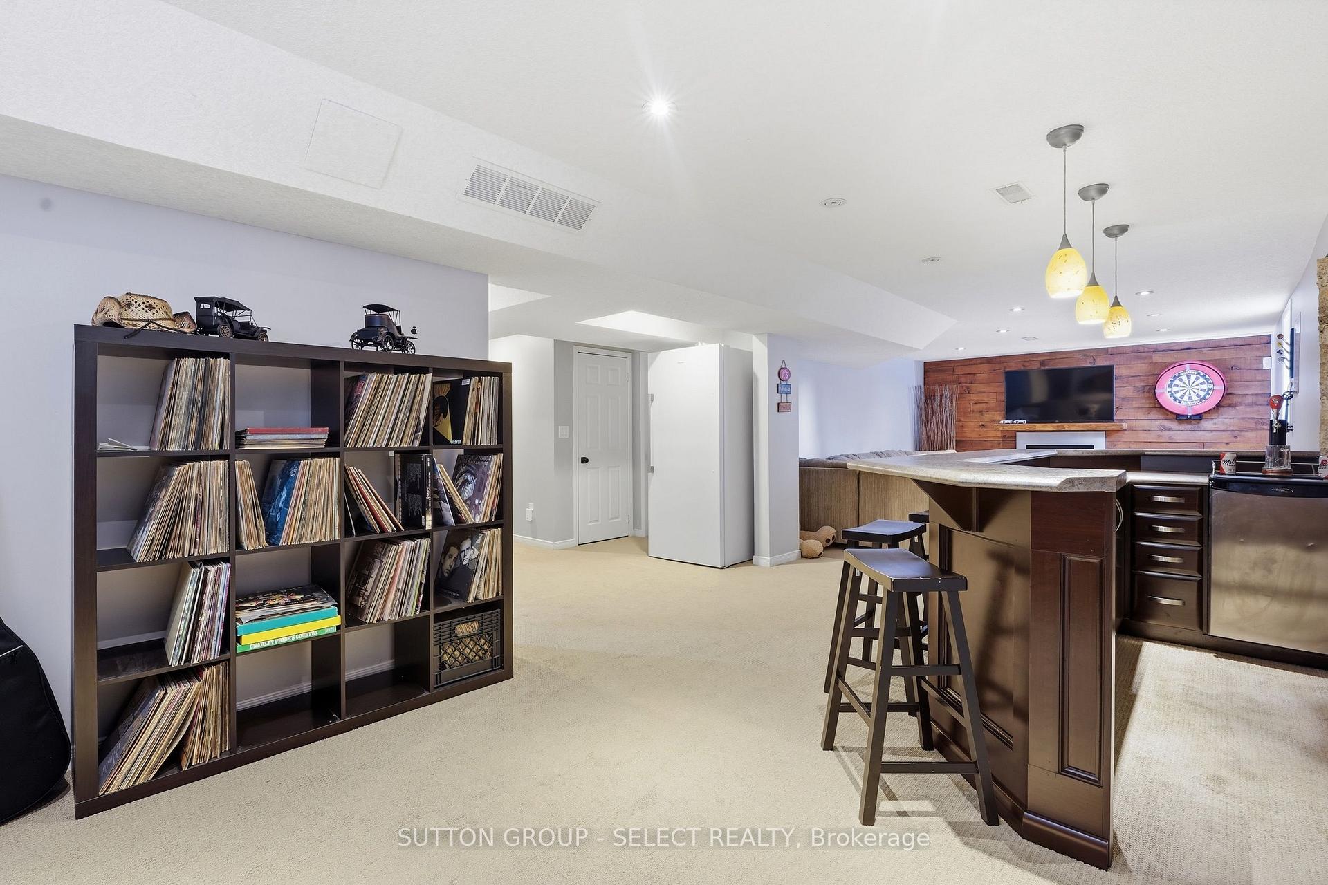 Photo 39 of 39 Carolinian Lane, Cambridge, St. Andrews Estates — HOMEH