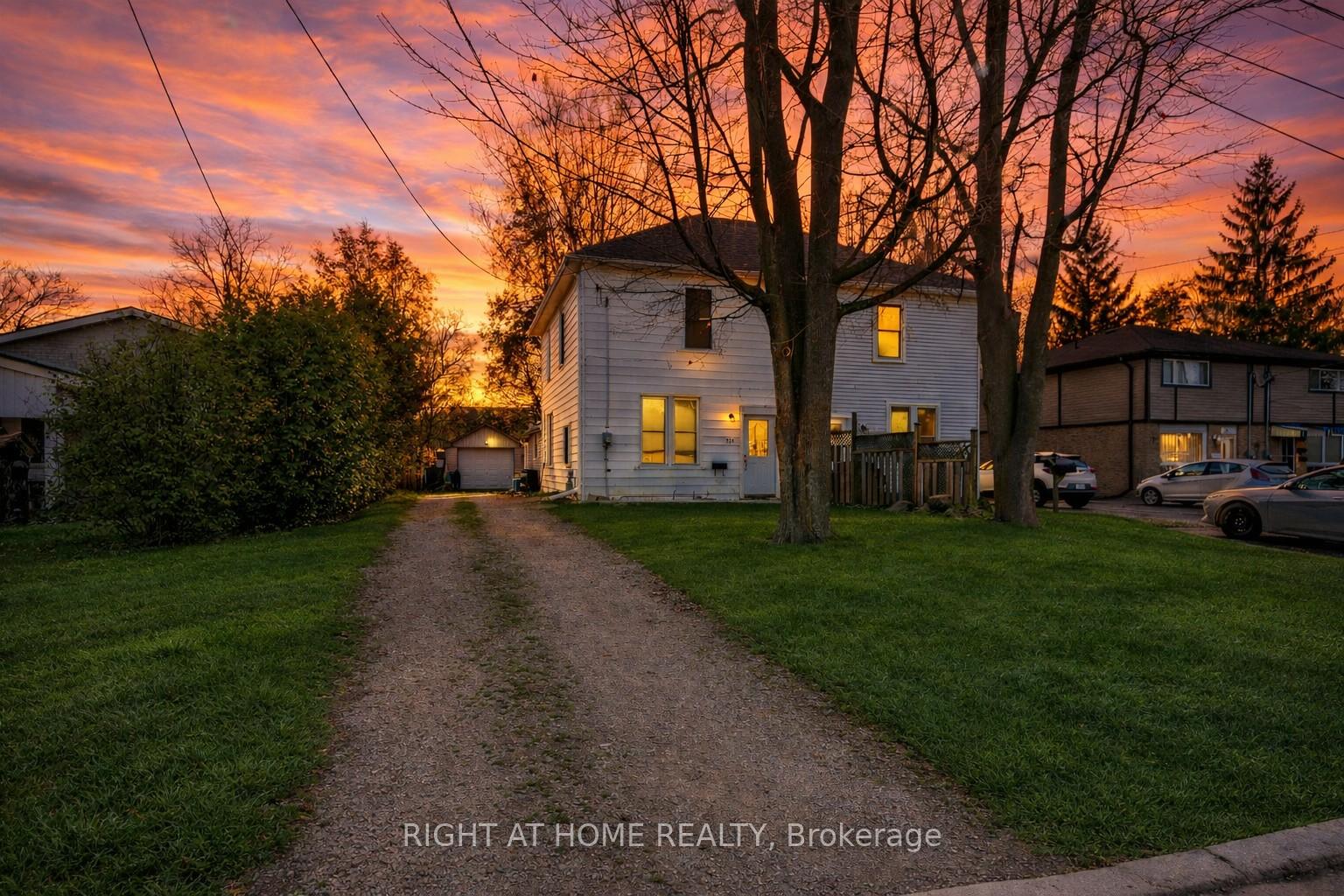 Photo 2 of 126 Poplar Avenue, Halton Hills, Acton — HOMEH