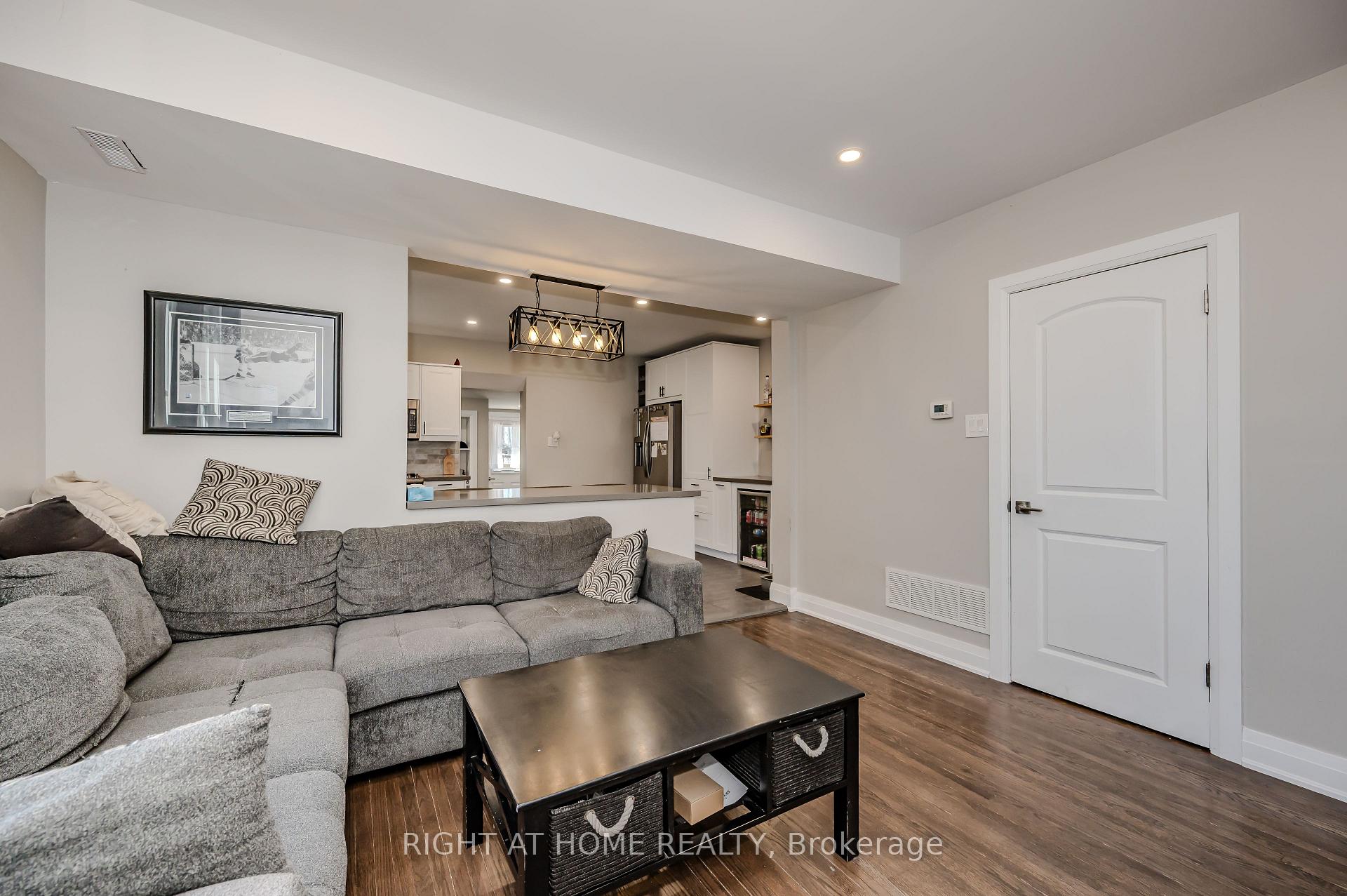 Photo 4 of 126 Poplar Avenue, Halton Hills, Acton — HOMEH