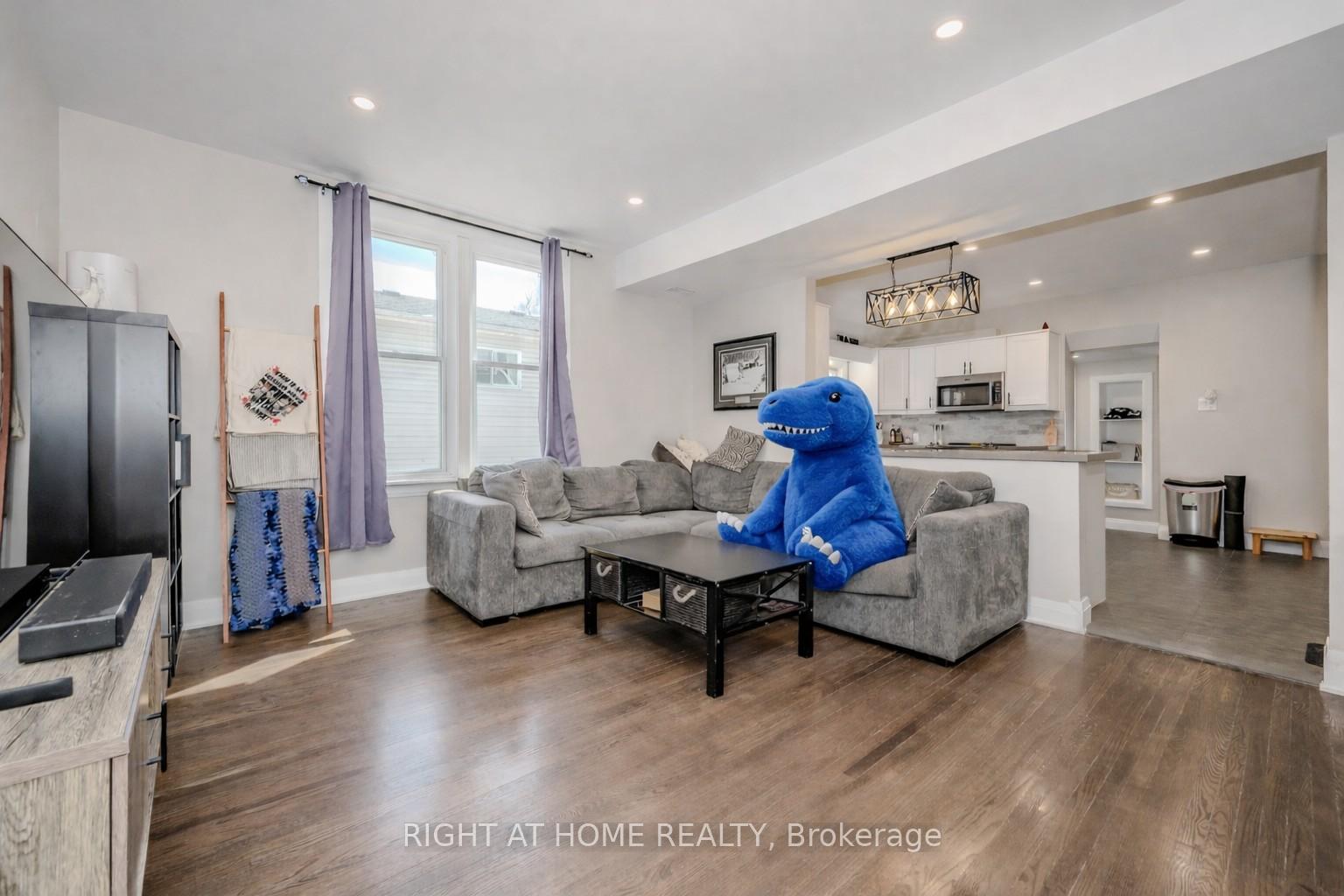 Photo 5 of 126 Poplar Avenue, Halton Hills, Acton — HOMEH