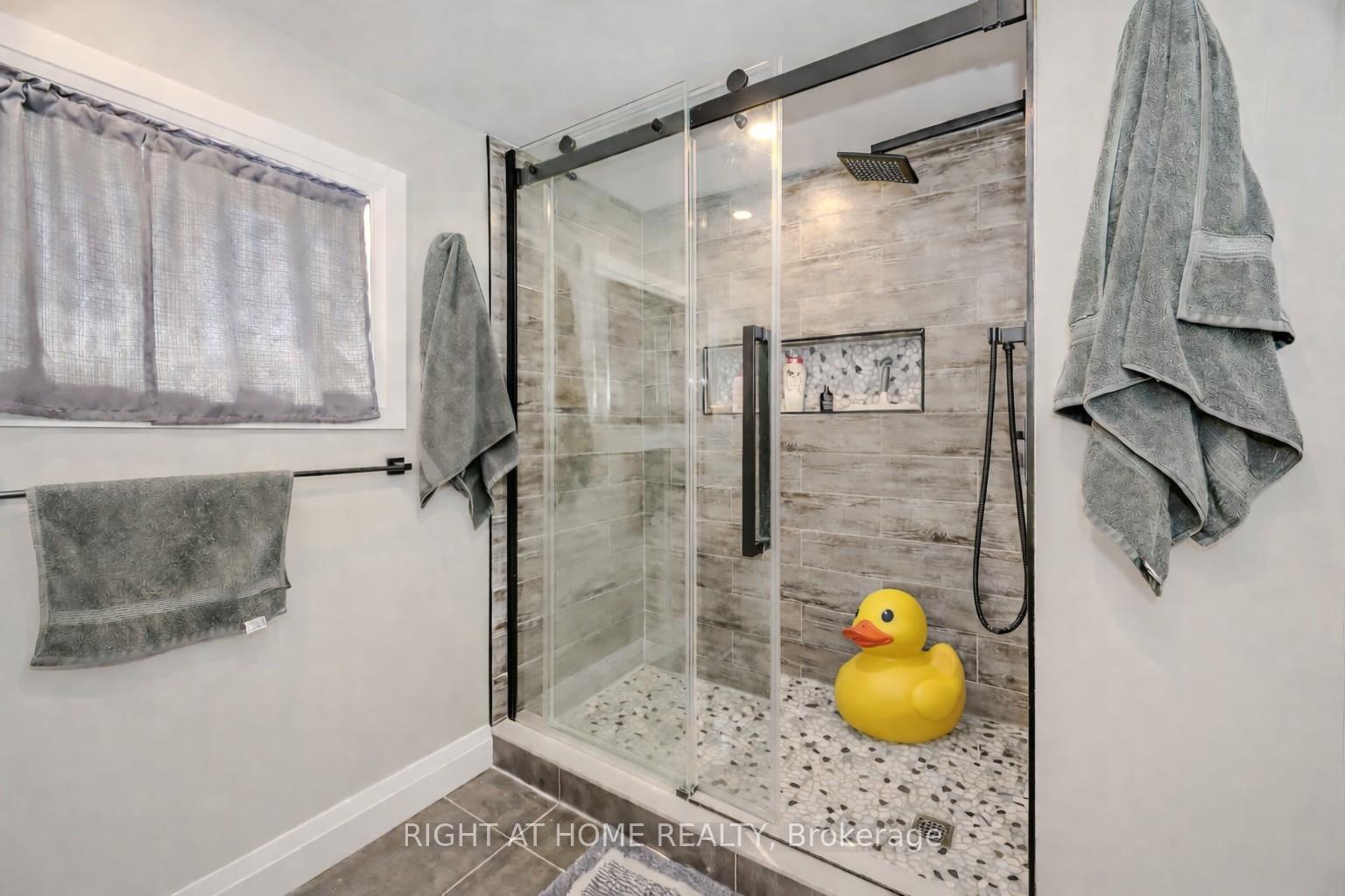 Photo 20 of 126 Poplar Avenue, Halton Hills, Acton — HOMEH