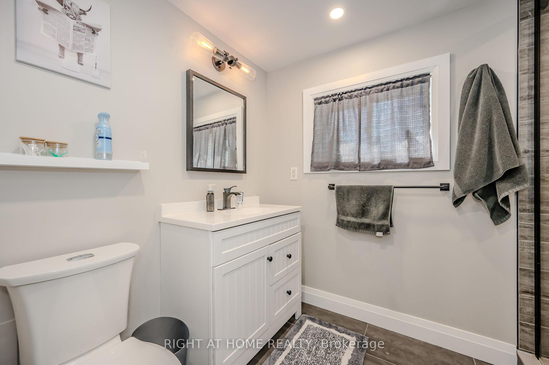 Photo 21 of 126 Poplar Avenue, Halton Hills, Acton — HOMEH