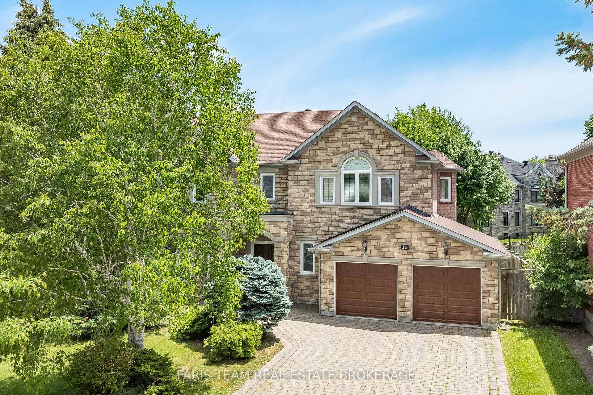 Photo 2 of 15 Clarendon Drive, Richmond Hill, Bayview Hill — HOMEH