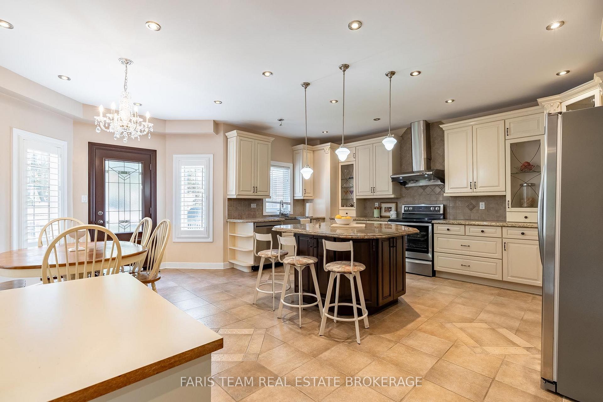 Photo 6 of 15 Clarendon Drive, Richmond Hill, Bayview Hill — HOMEH