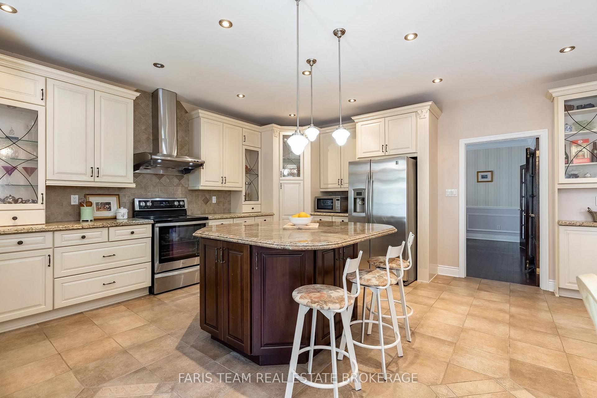 Photo 7 of 15 Clarendon Drive, Richmond Hill, Bayview Hill — HOMEH