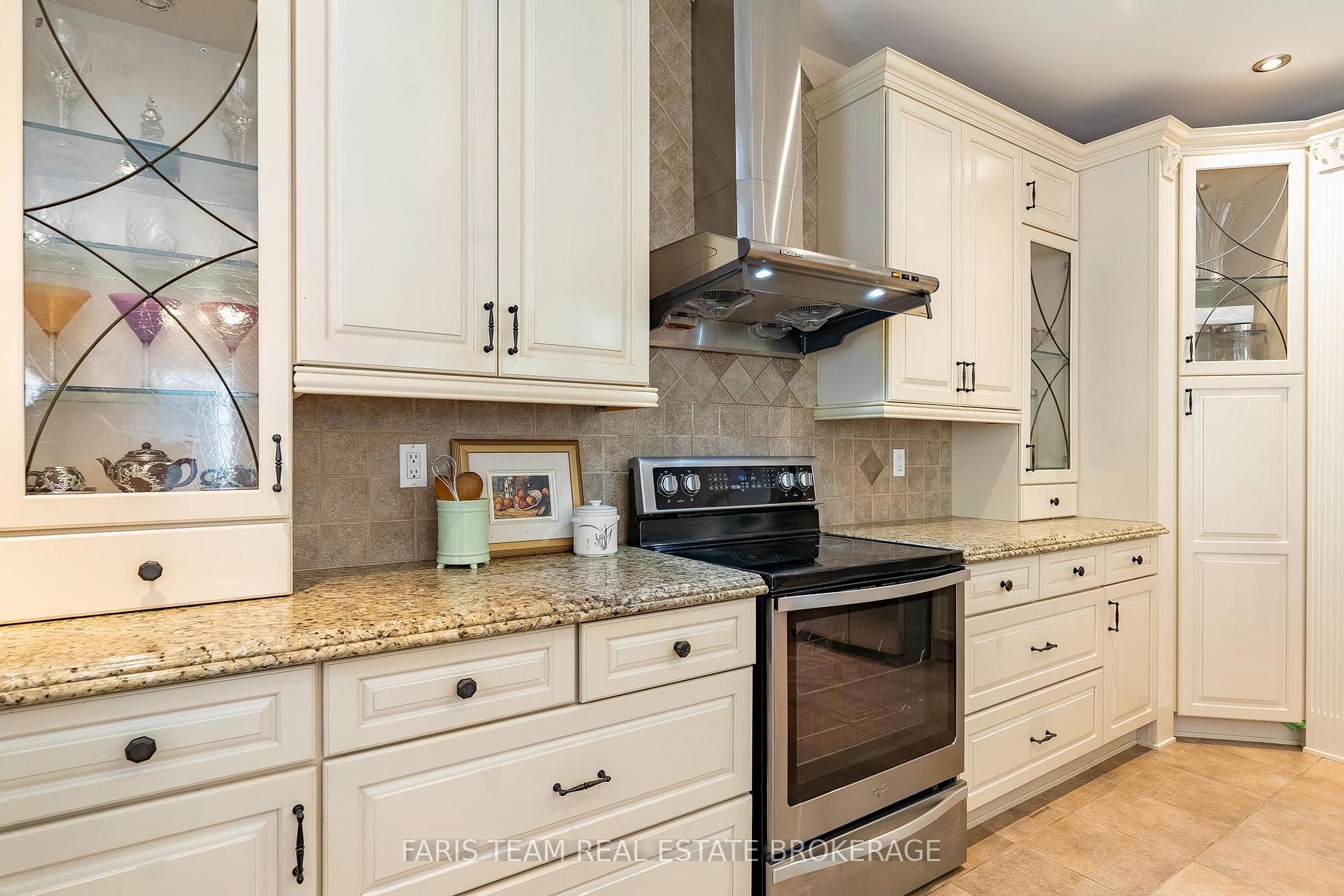 Photo 8 of 15 Clarendon Drive, Richmond Hill, Bayview Hill — HOMEH