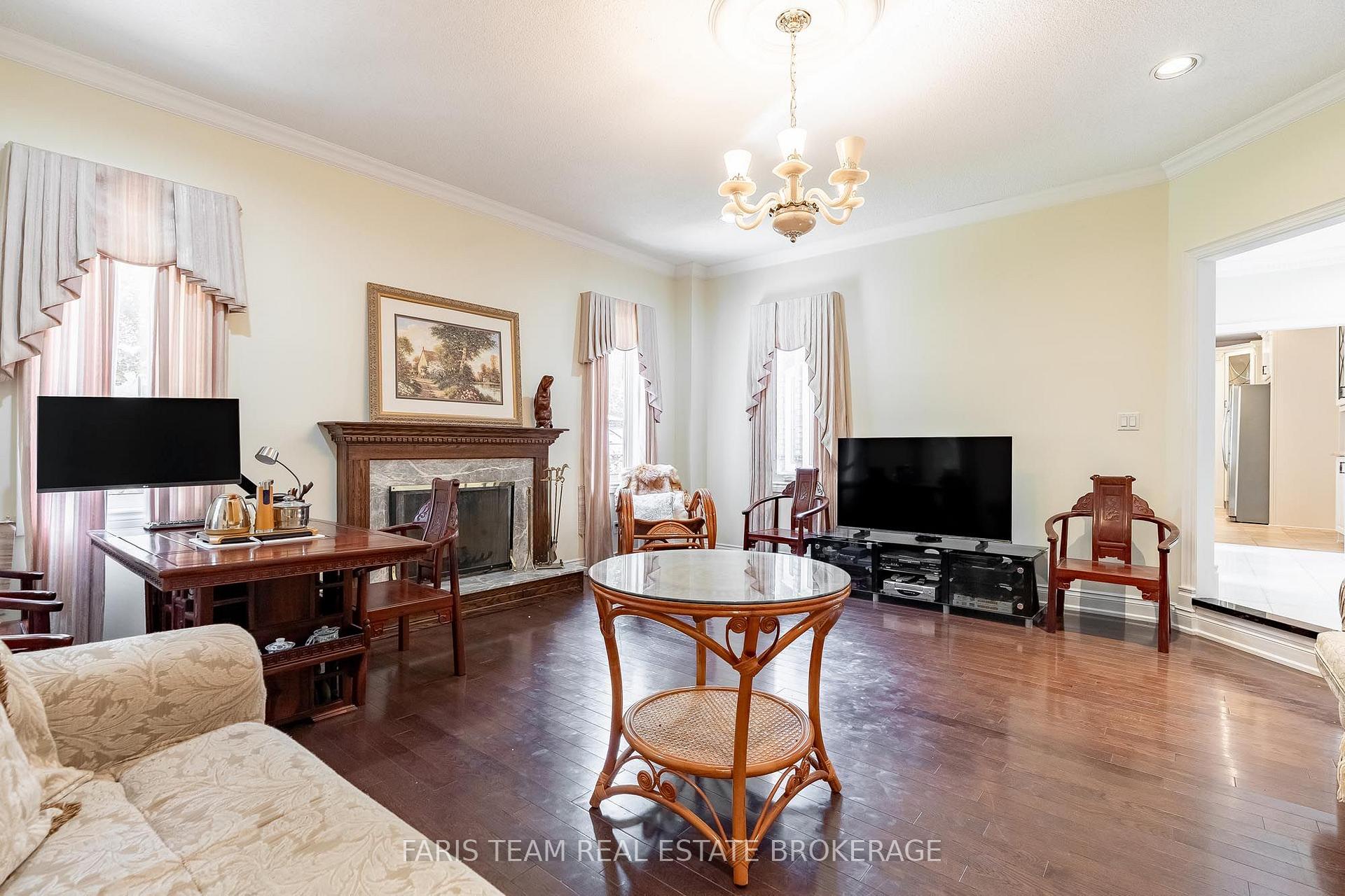 Photo 12 of 15 Clarendon Drive, Richmond Hill, Bayview Hill — HOMEH