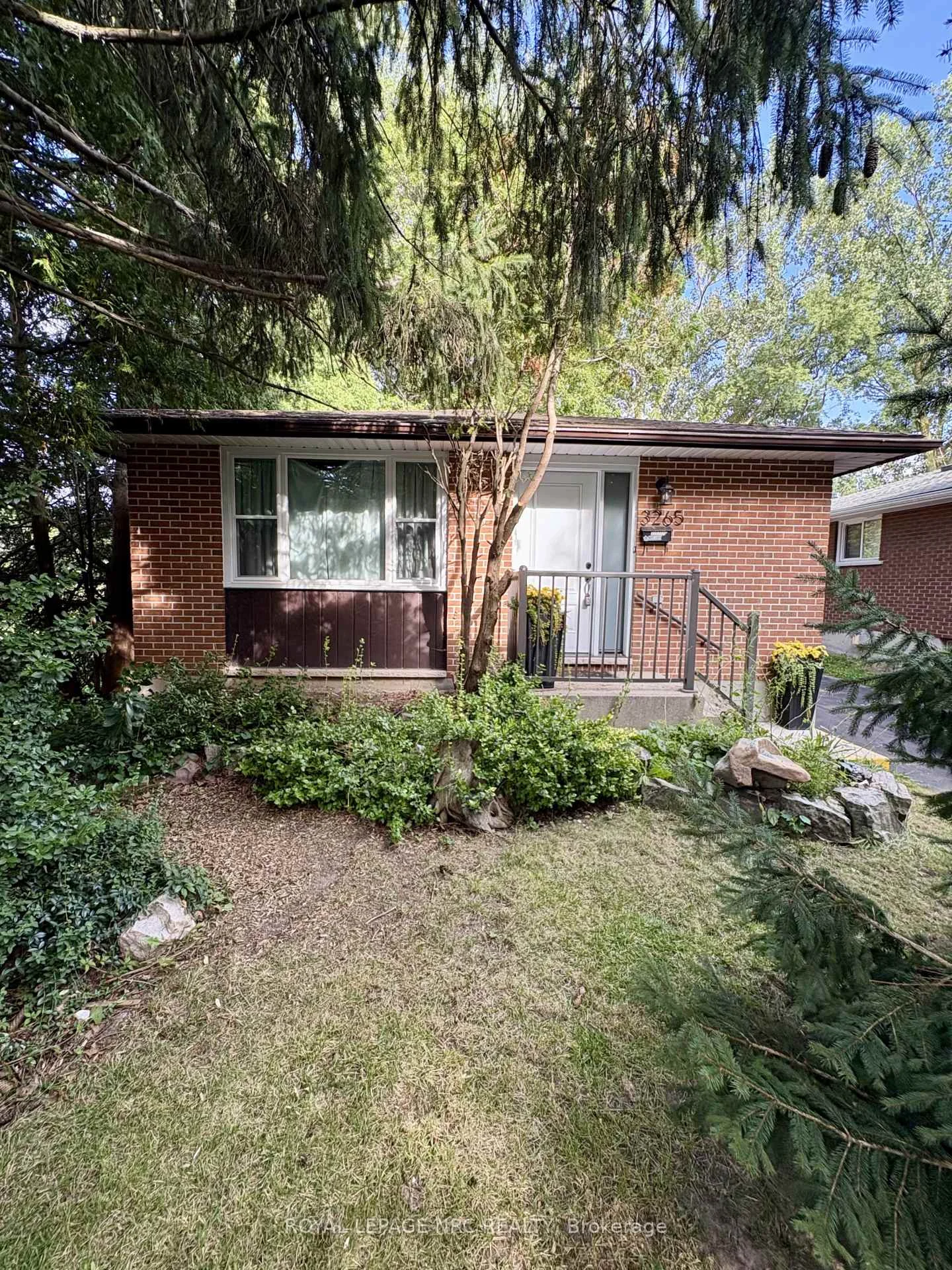 Photo 3 of 3265 Addison Avenue, Niagara Falls, Church's Lane — HOMEH