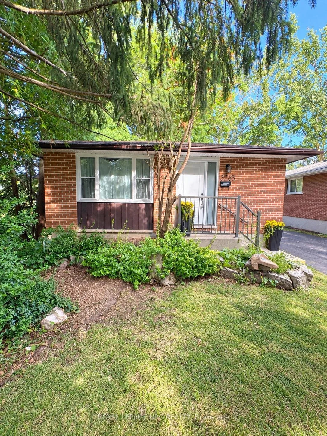 Photo 4 of 3265 Addison Avenue, Niagara Falls, Church's Lane — HOMEH
