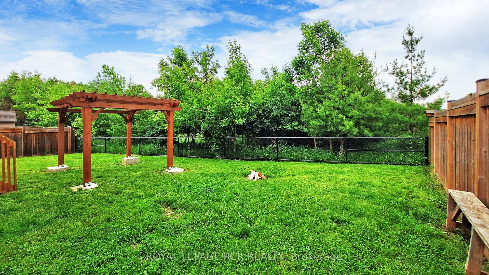 Photo 56 of 75 Dr. George Burrows Parkway, Georgina, Sutton & Jackson's Point — HOMEH