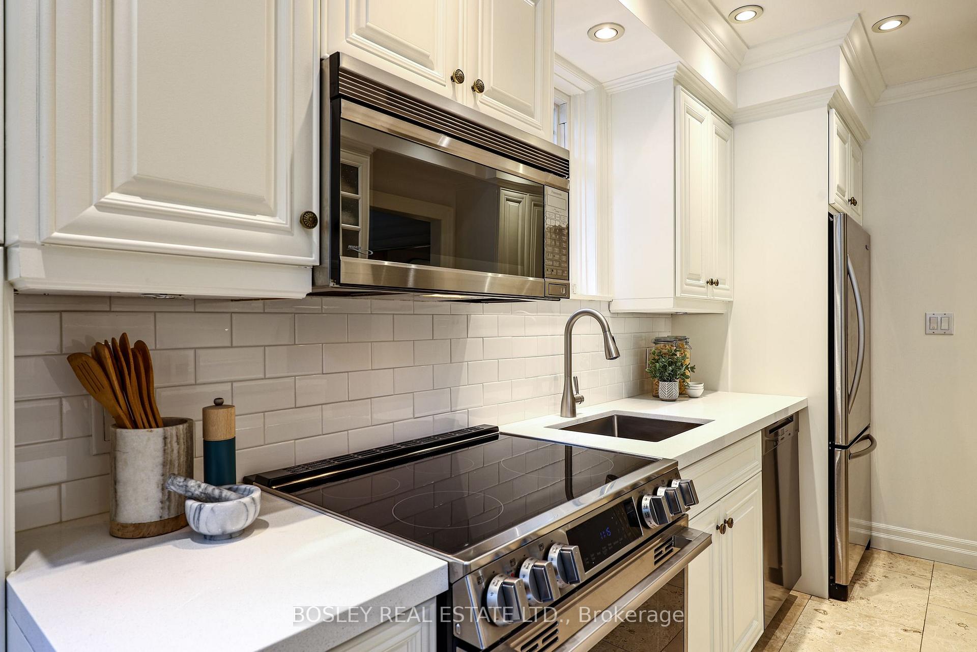 Photo 15 of 149 Lascelles Boulevard, Toronto, Yonge-Eglinton — HOMEH