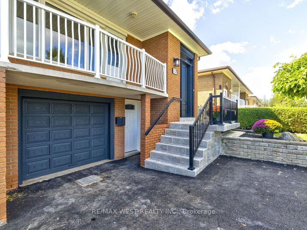 Photo 5 of 17 Cabana Drive, North York, Humber Summit — HOMEH