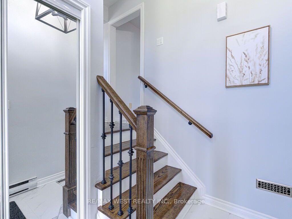Photo 8 of 17 Cabana Drive, North York, Humber Summit — HOMEH