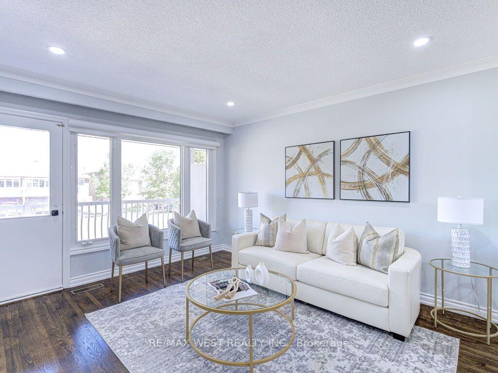 Photo 11 of 17 Cabana Drive, North York, Humber Summit — HOMEH