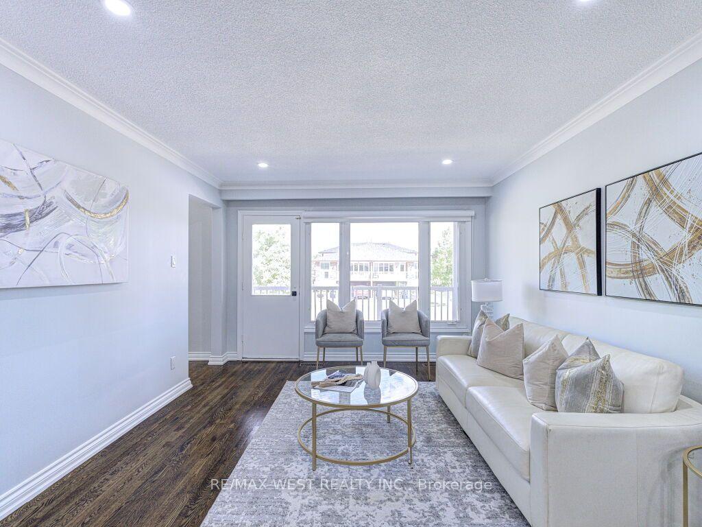 Photo 12 of 17 Cabana Drive, North York, Humber Summit — HOMEH