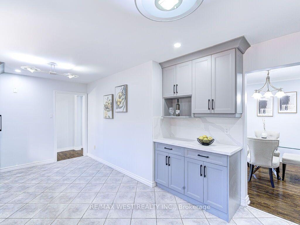 Photo 18 of 17 Cabana Drive, North York, Humber Summit — HOMEH
