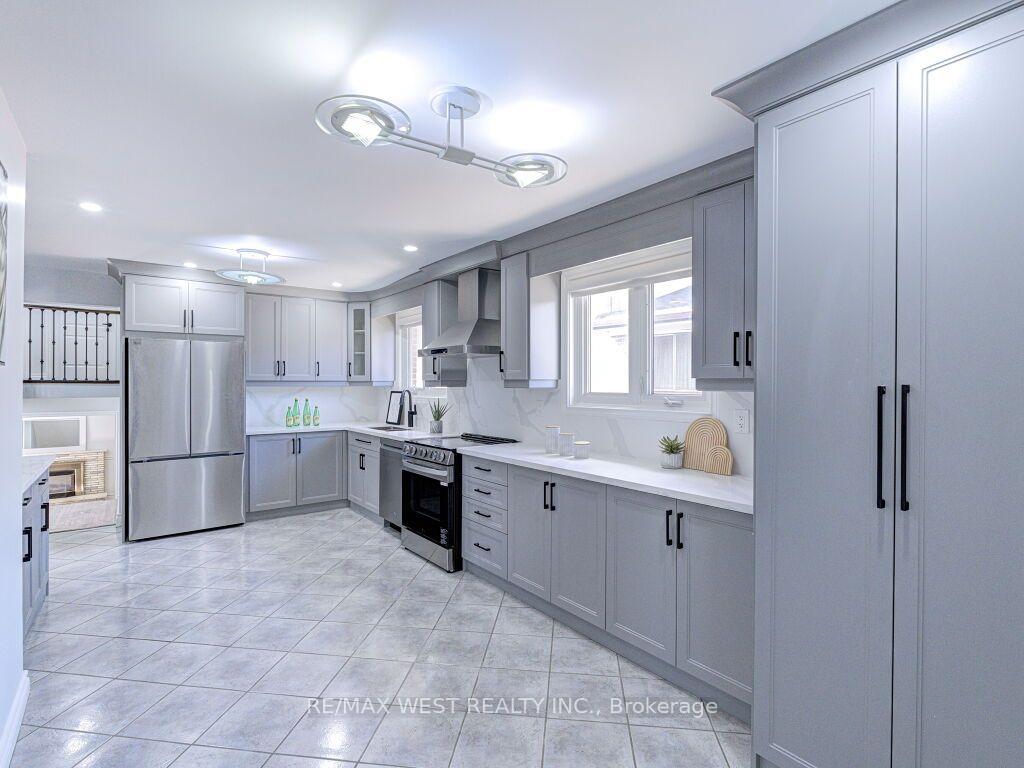 Photo 20 of 17 Cabana Drive, North York, Humber Summit — HOMEH