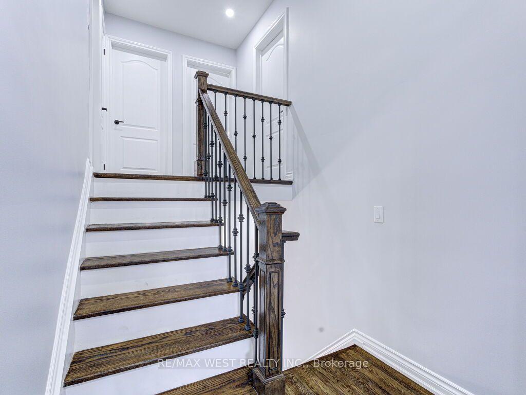 Photo 24 of 17 Cabana Drive, North York, Humber Summit — HOMEH