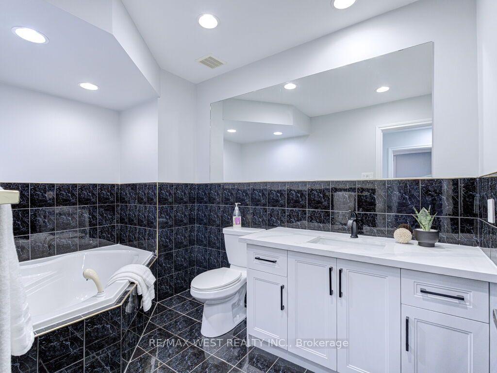 Photo 32 of 17 Cabana Drive, North York, Humber Summit — HOMEH