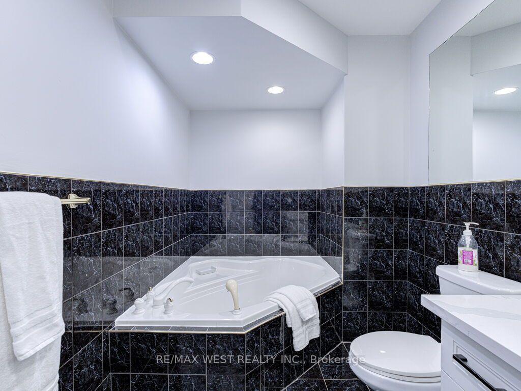 Photo 33 of 17 Cabana Drive, North York, Humber Summit — HOMEH