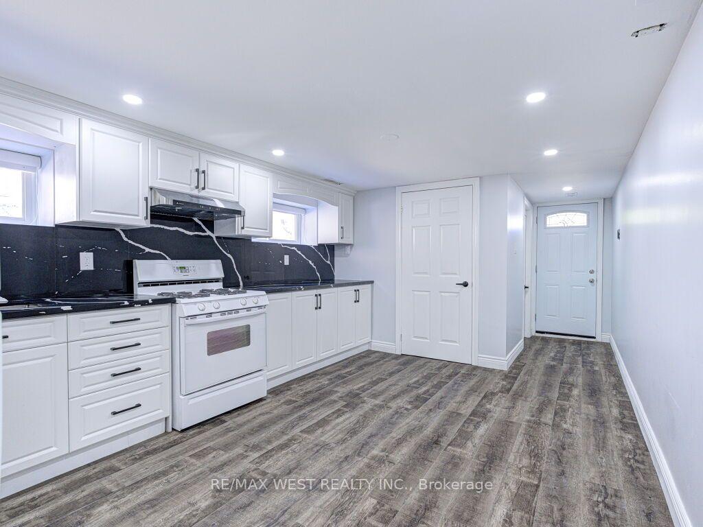 Photo 43 of 17 Cabana Drive, North York, Humber Summit — HOMEH