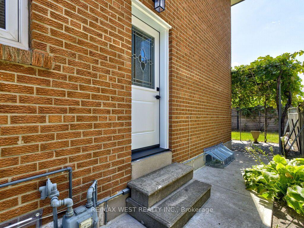 Photo 50 of 17 Cabana Drive, North York, Humber Summit — HOMEH