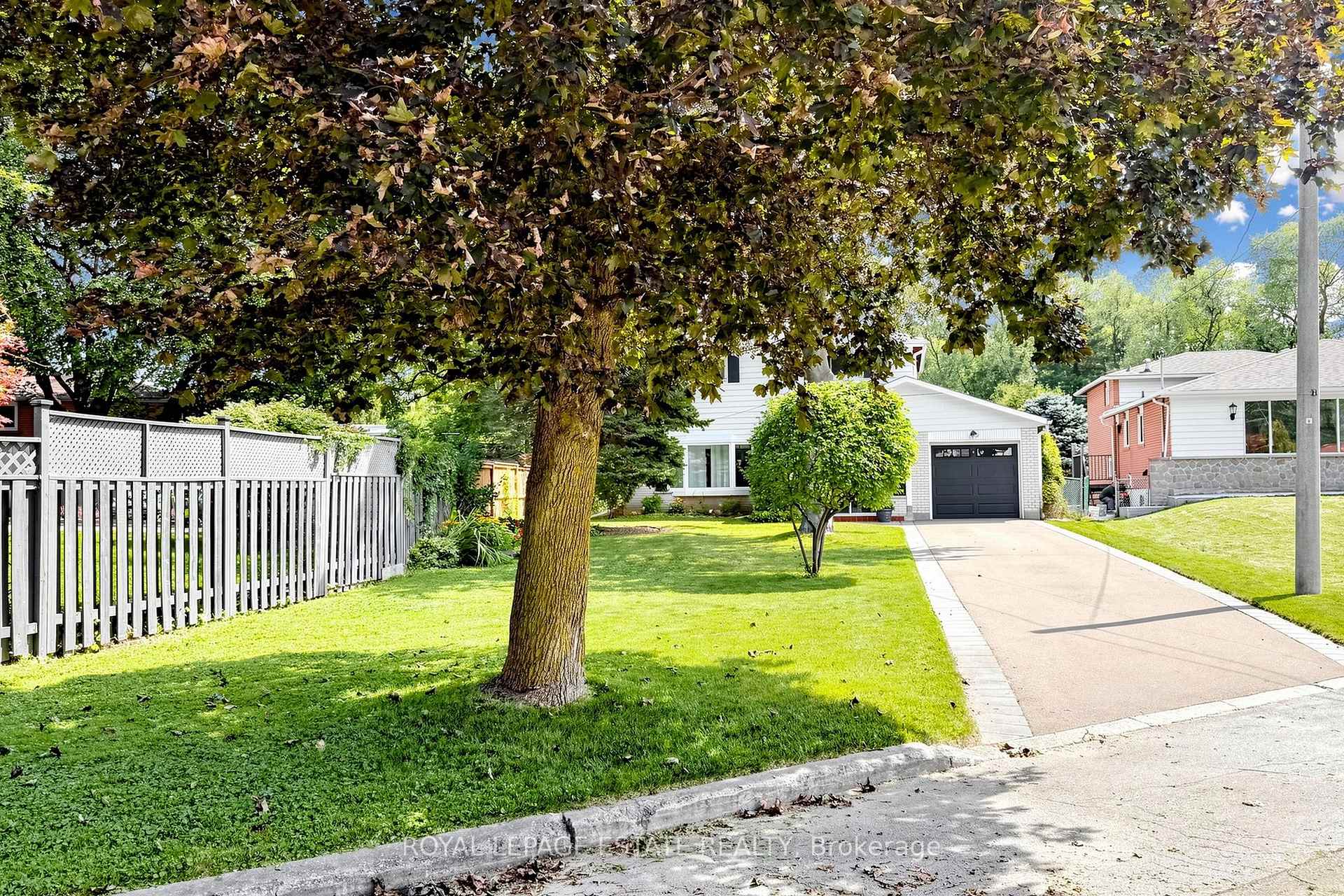 Photo 2 of 7 Longhope Place, North York, Don Valley Village — HOMEH