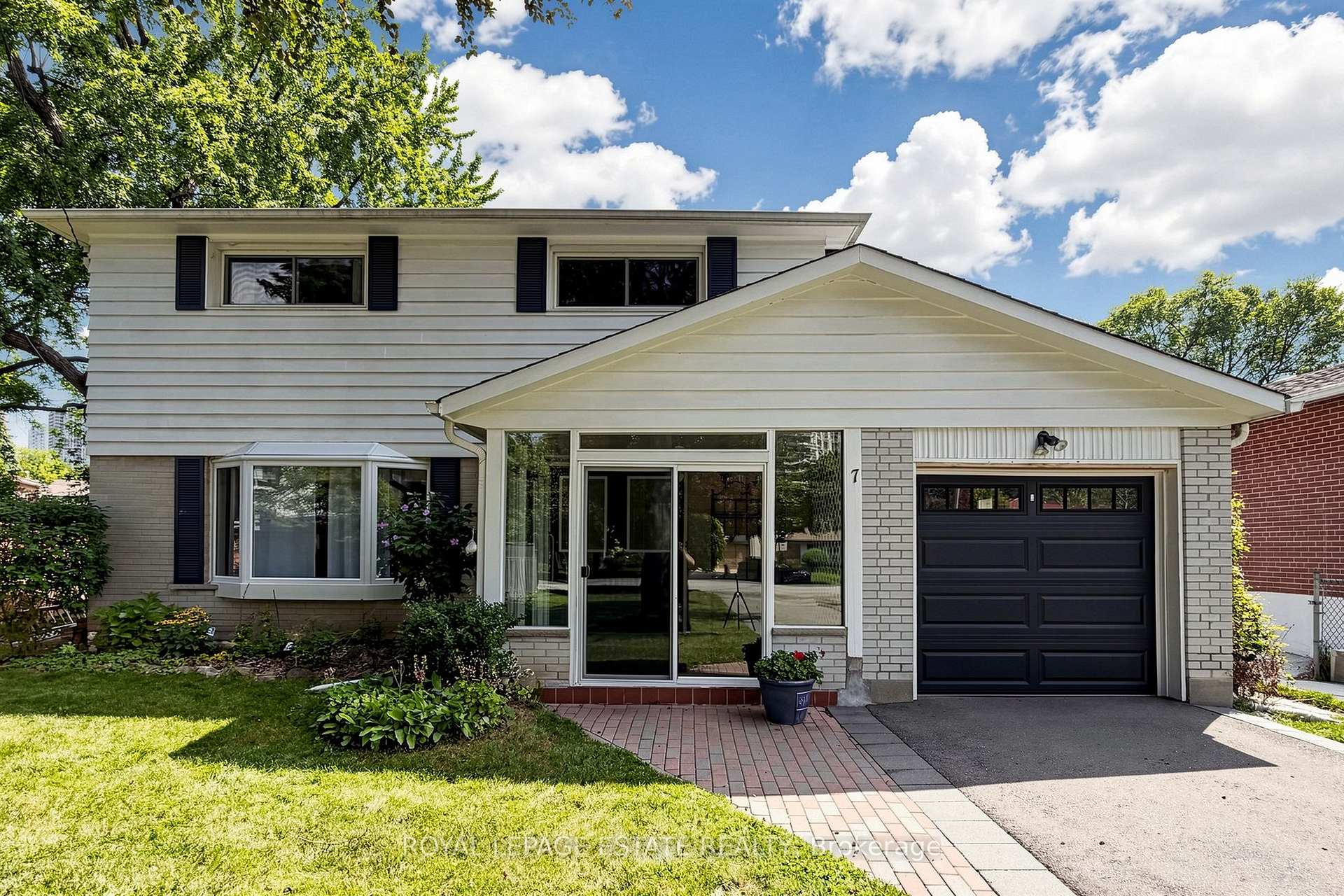 Photo 4 of 7 Longhope Place, North York, Don Valley Village — HOMEH