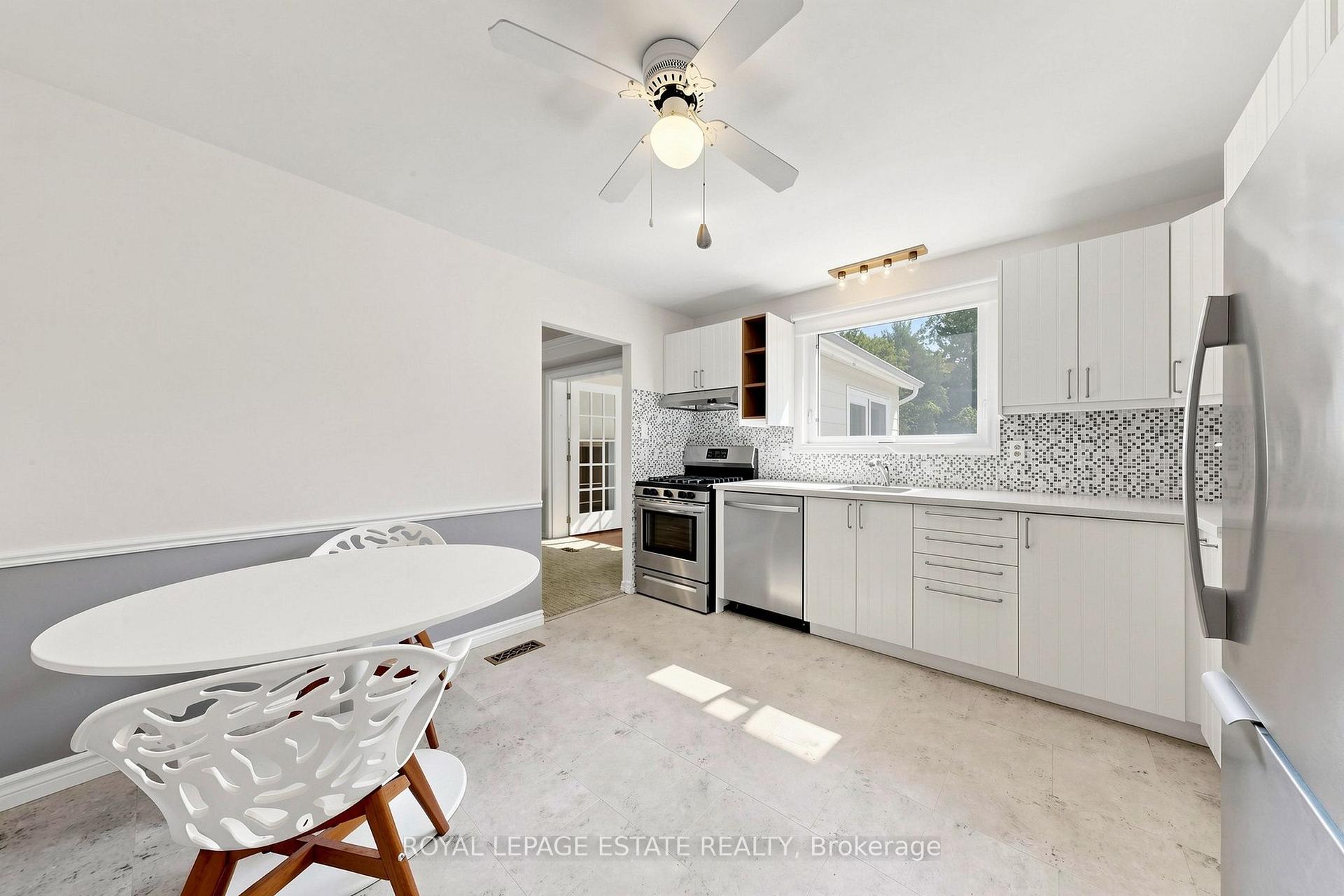 Photo 13 of 7 Longhope Place, North York, Don Valley Village — HOMEH
