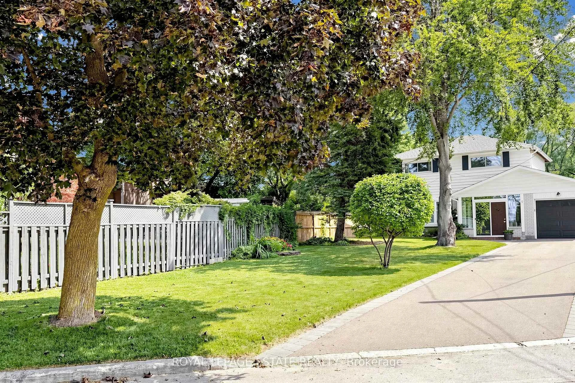 Photo 3 of 7 Longhope Place, North York, Don Valley Village — HOMEH