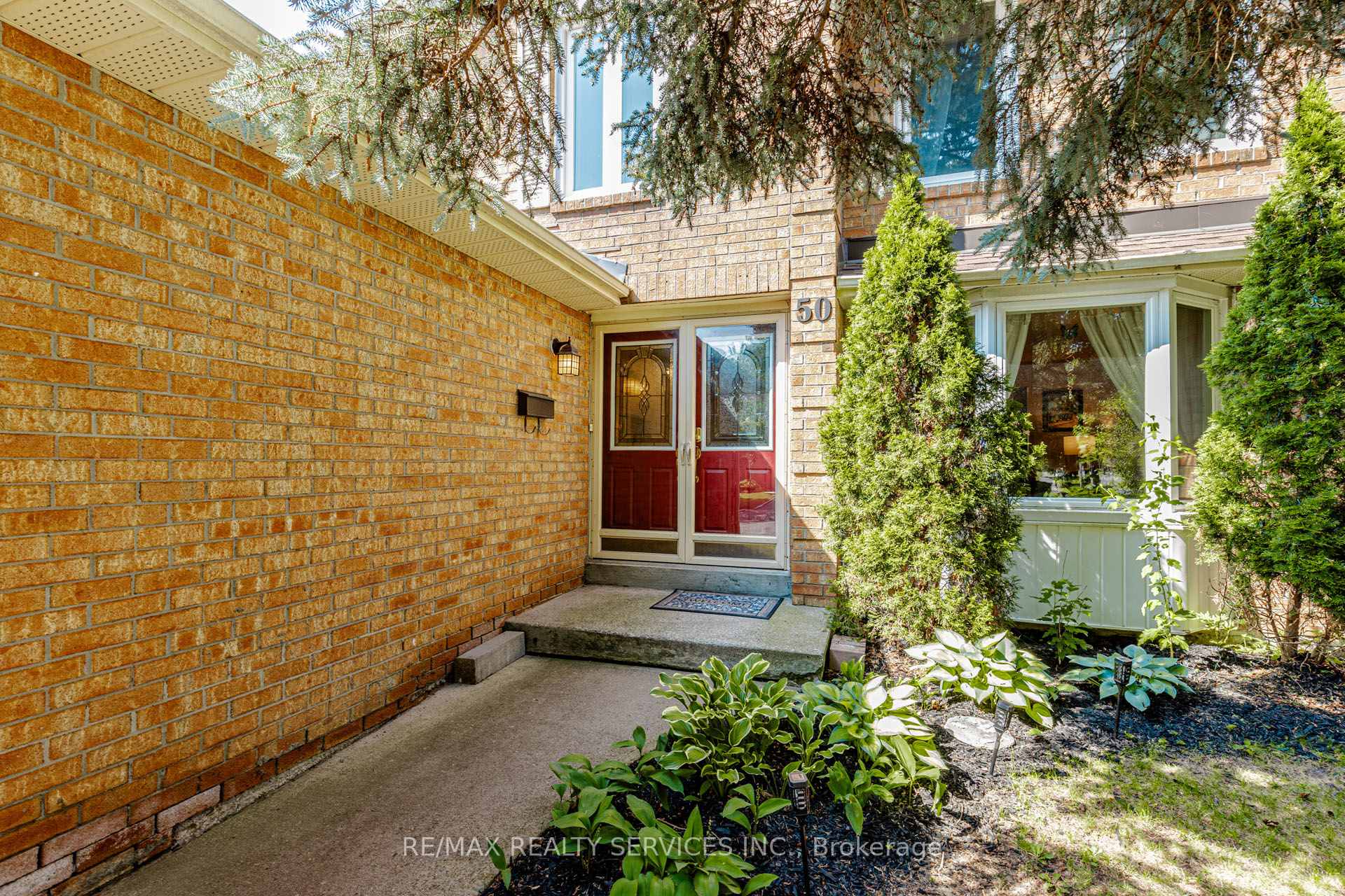 Photo 3 of 50 Barr Crescent, Brampton, Heart Lake East — HOMEH