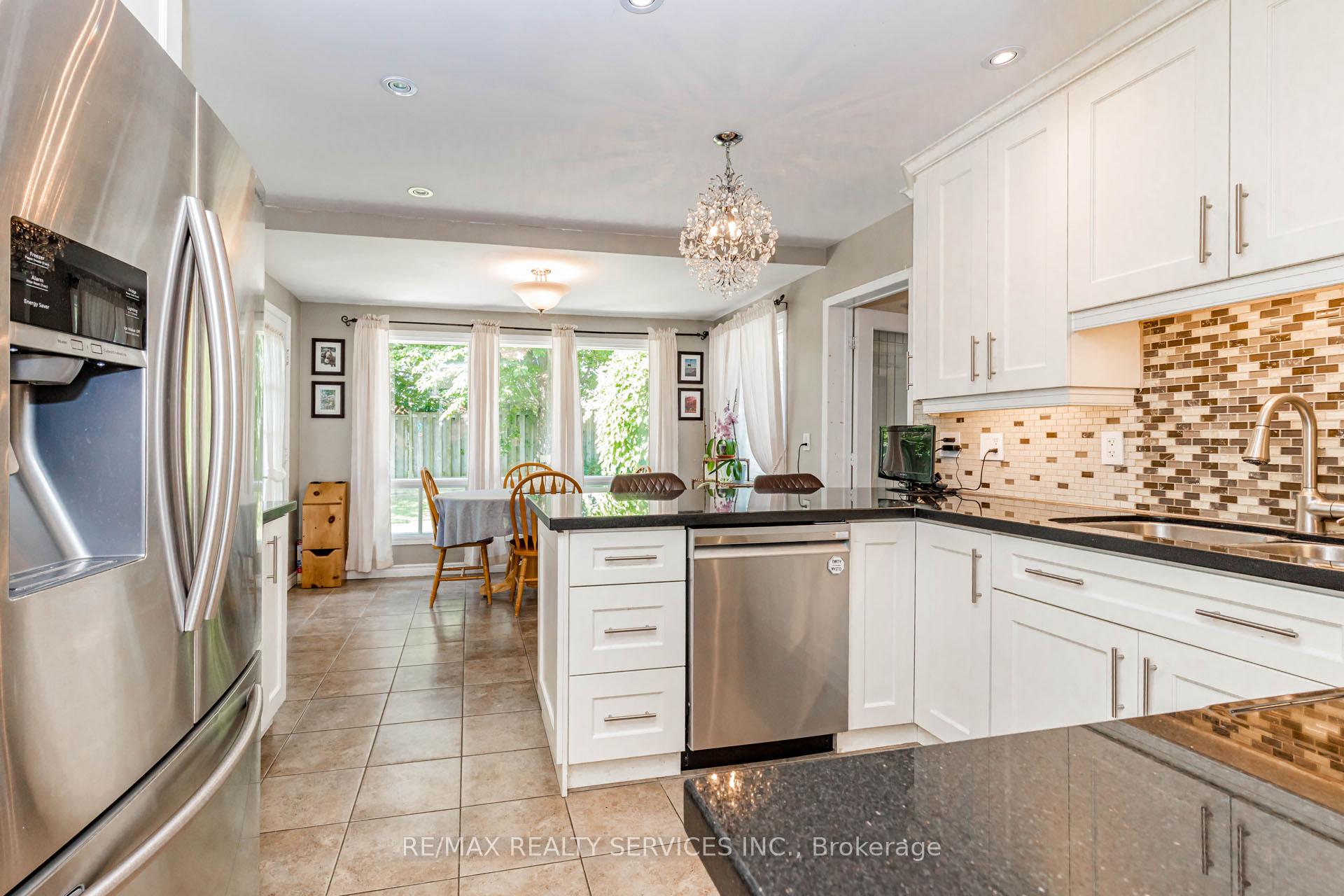Photo 7 of 50 Barr Crescent, Brampton, Heart Lake East — HOMEH