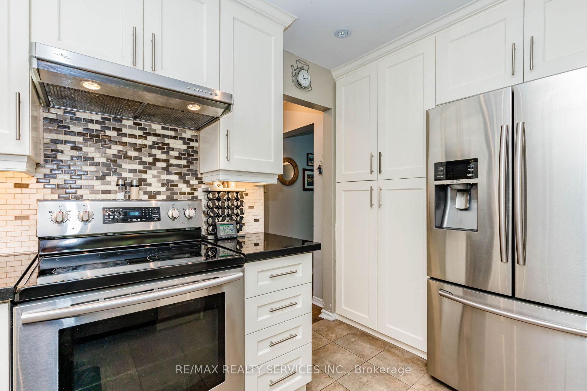 Photo 12 of 50 Barr Crescent, Brampton, Heart Lake East — HOMEH