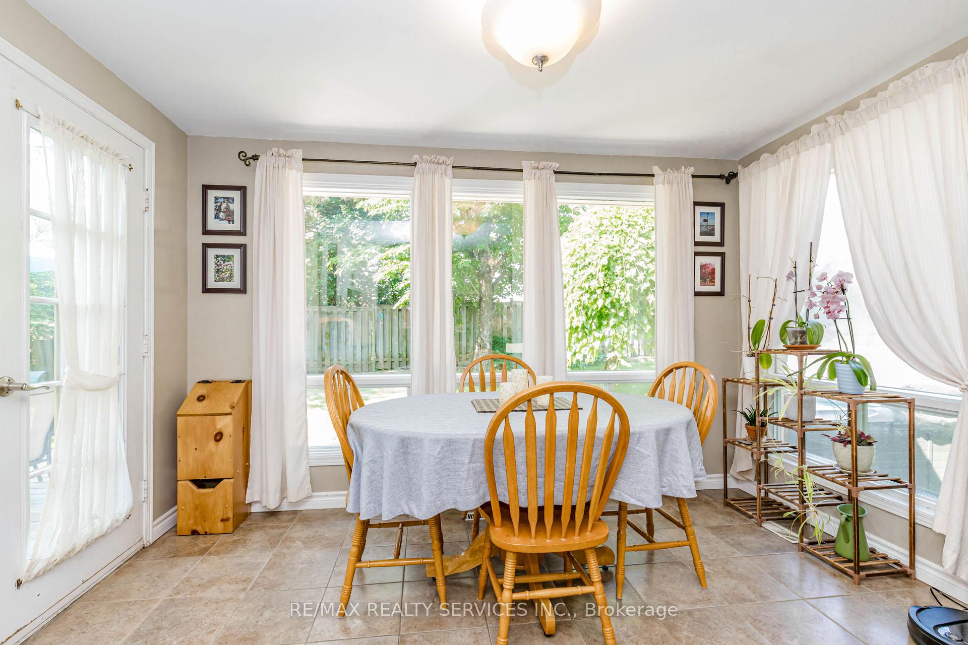 Photo 13 of 50 Barr Crescent, Brampton, Heart Lake East — HOMEH