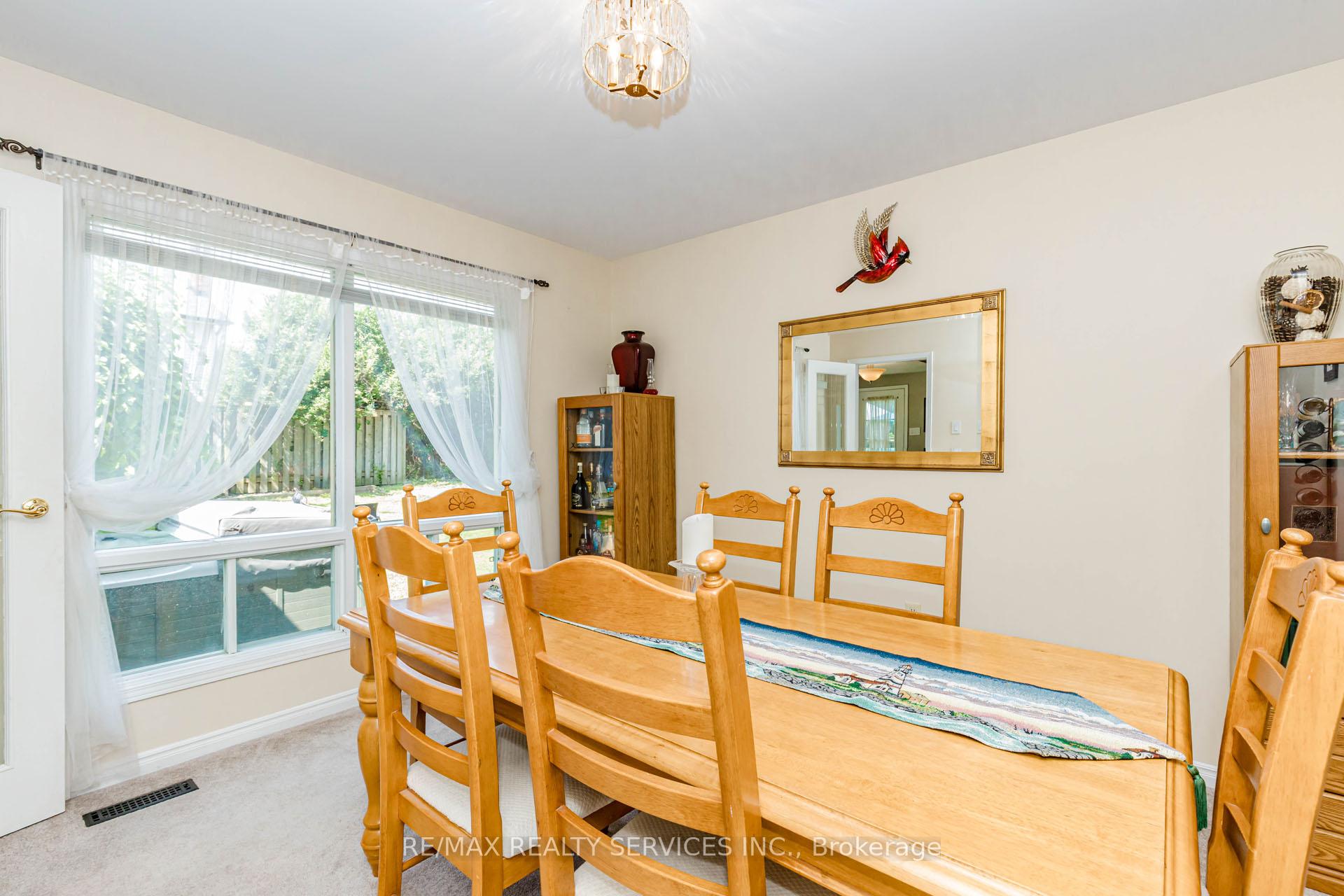 Photo 14 of 50 Barr Crescent, Brampton, Heart Lake East — HOMEH