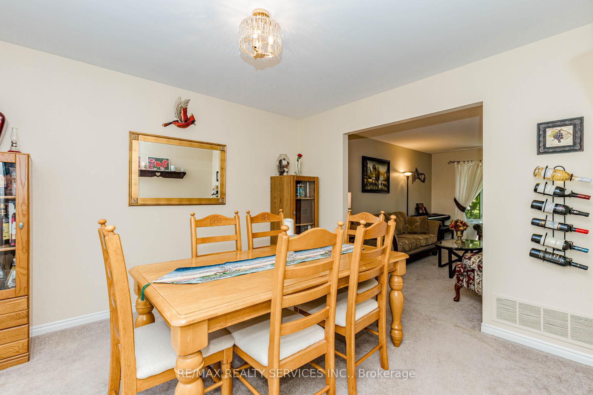 Photo 16 of 50 Barr Crescent, Brampton, Heart Lake East — HOMEH