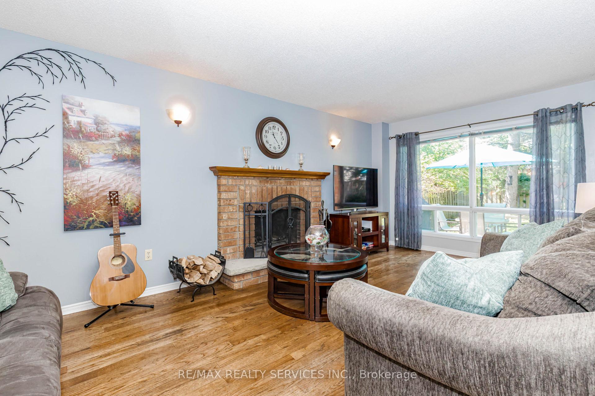 Photo 19 of 50 Barr Crescent, Brampton, Heart Lake East — HOMEH