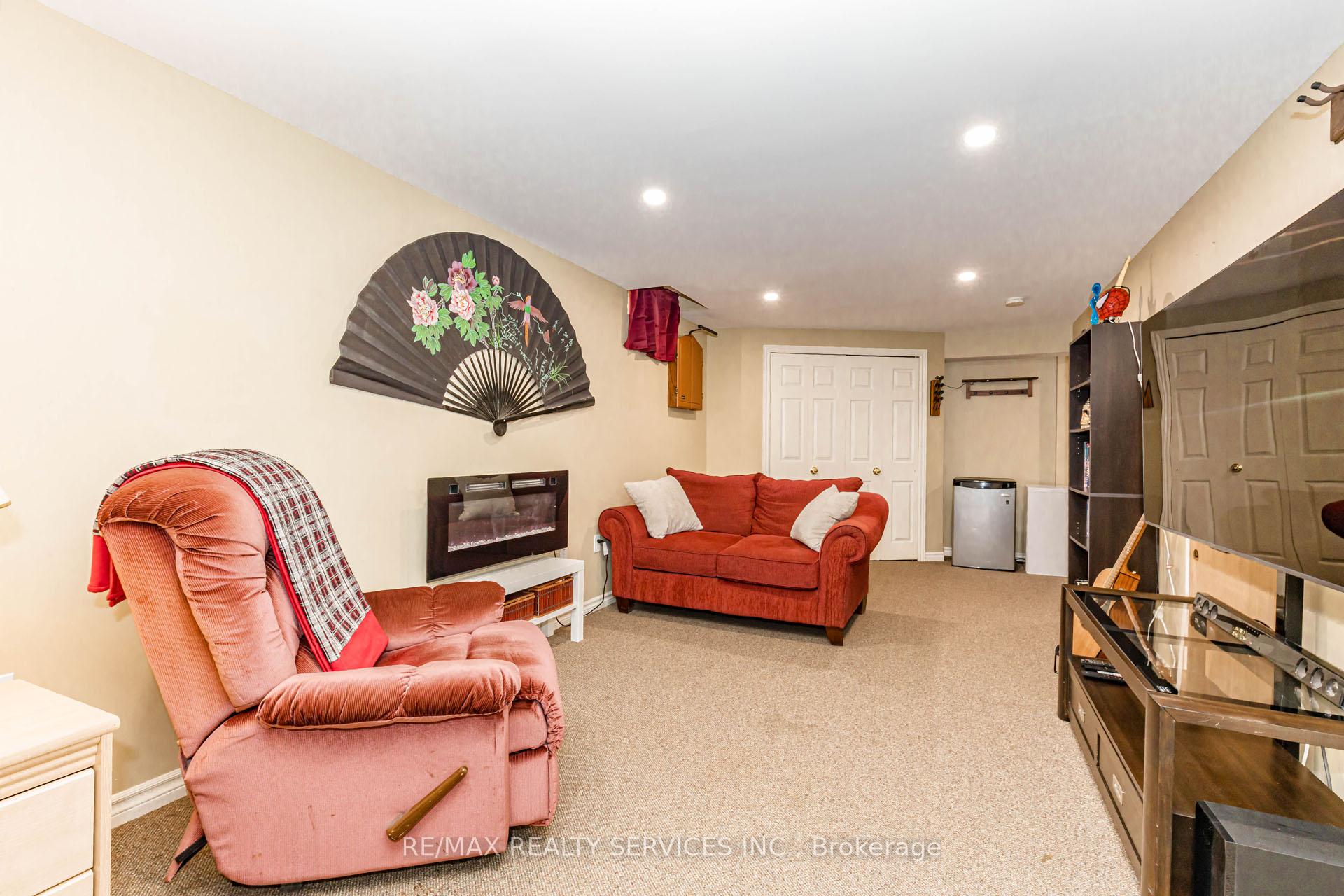 Photo 26 of 50 Barr Crescent, Brampton, Heart Lake East — HOMEH