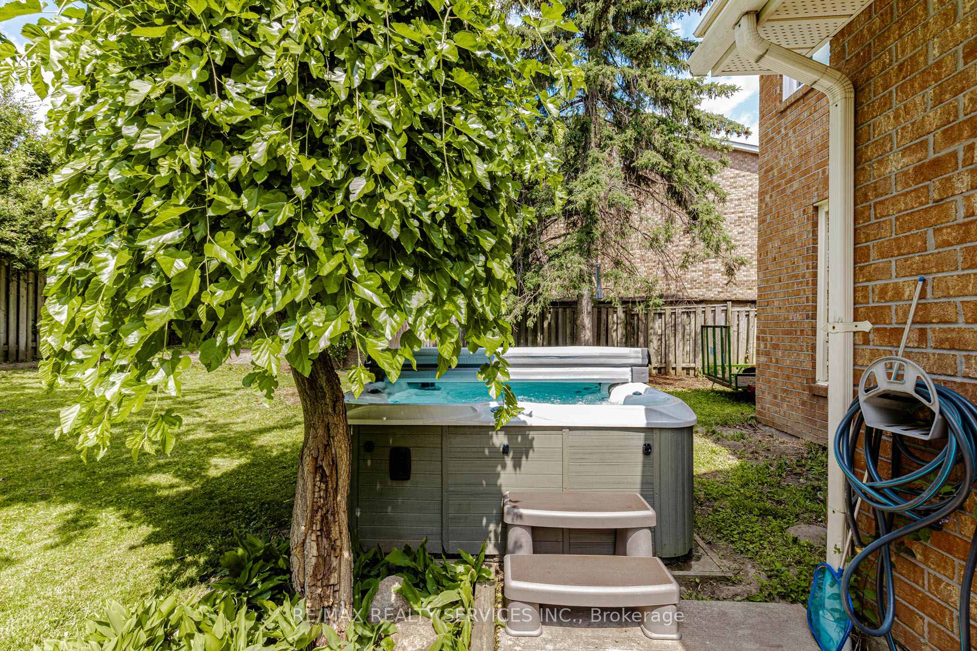Photo 37 of 50 Barr Crescent, Brampton, Heart Lake East — HOMEH