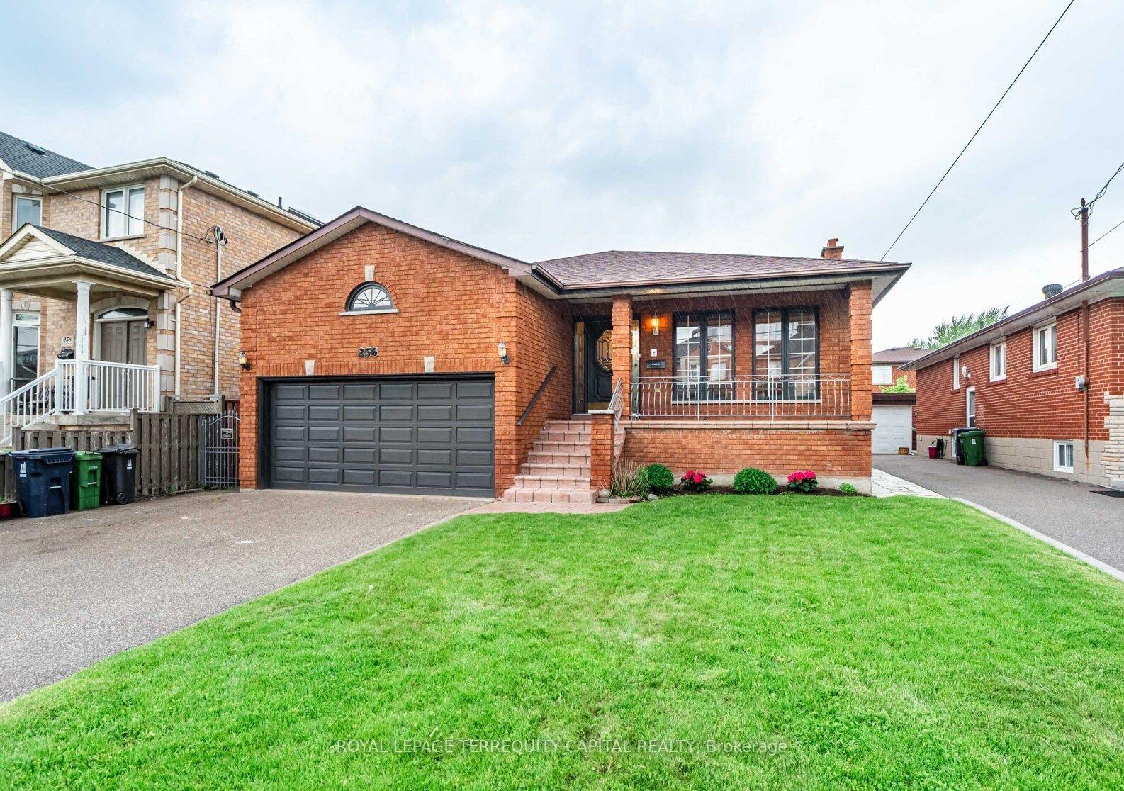 Photo 1 of Unit 7, 256 Cocksfield Avenue, North York, Bathurst Manor — HOMEH