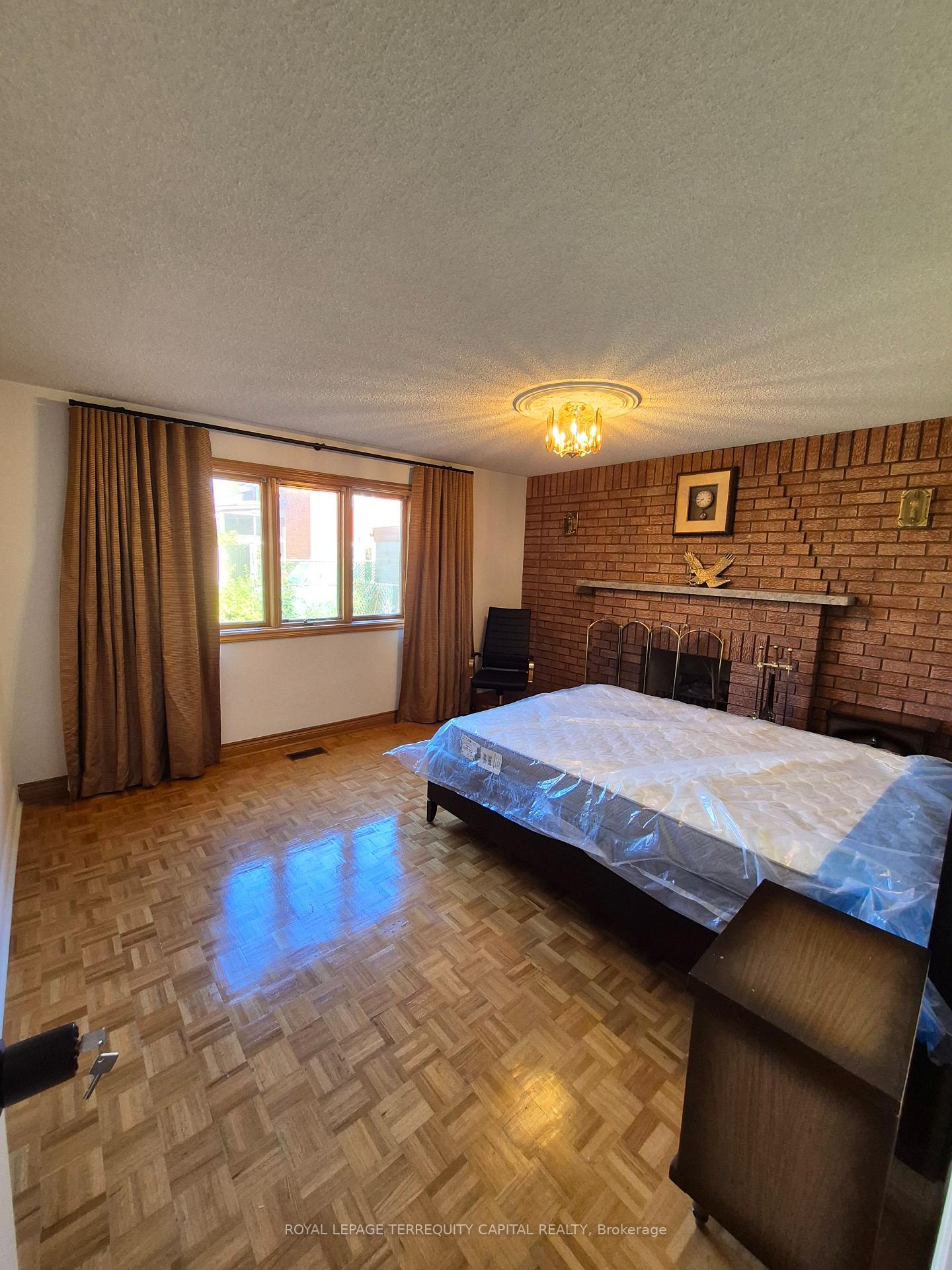Photo 8 of Unit 7, 256 Cocksfield Avenue, North York, Bathurst Manor — HOMEH