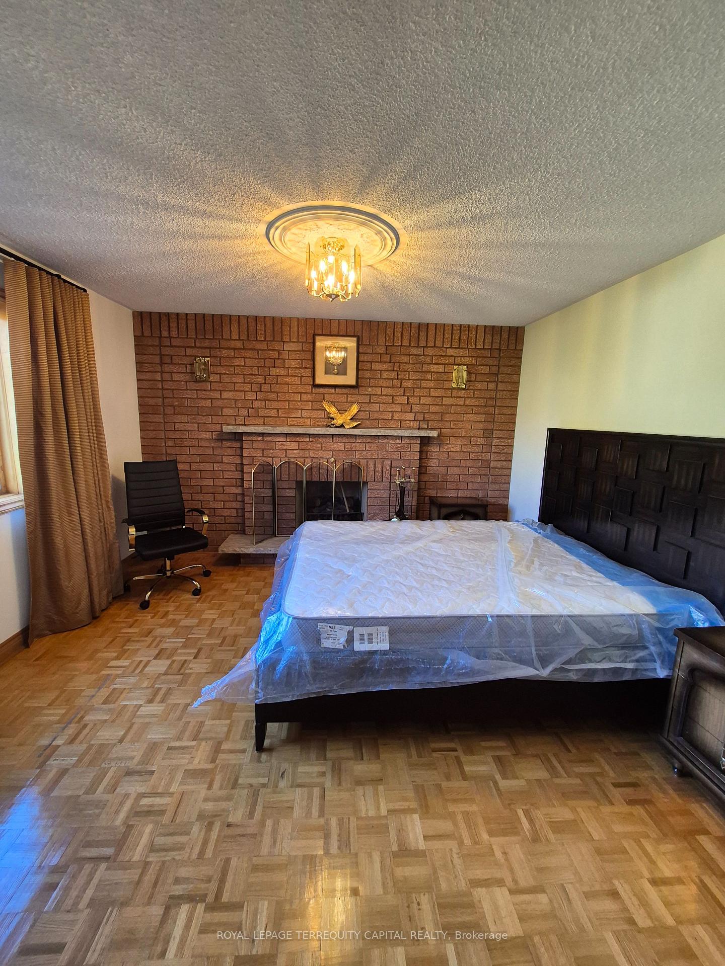 Photo 10 of Unit 7, 256 Cocksfield Avenue, North York, Bathurst Manor — HOMEH