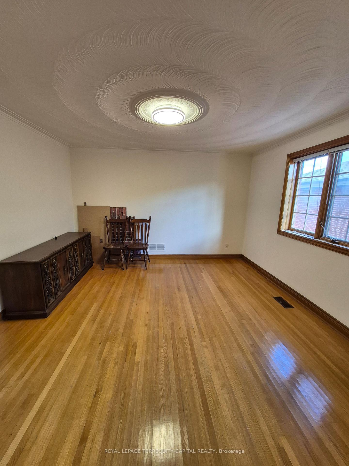 Photo 11 of Unit 7, 256 Cocksfield Avenue, North York, Bathurst Manor — HOMEH